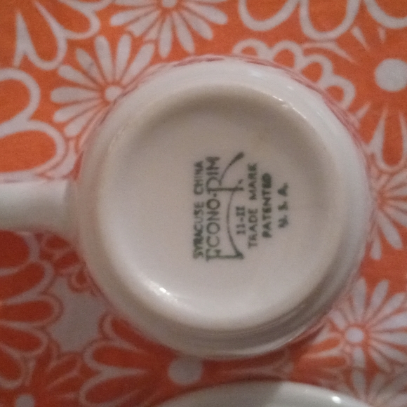 Syracuse China "ROXBURY RED" Tea cup and saucer. - Picture 2 of 3